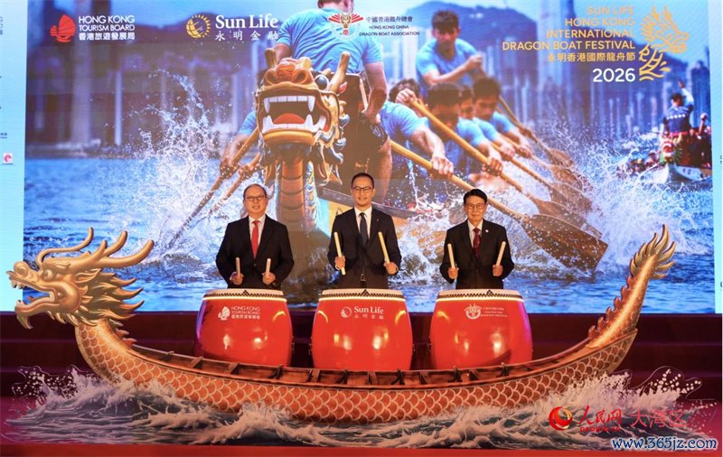 香港海外龙舟节运行庆典。张雨洁摄